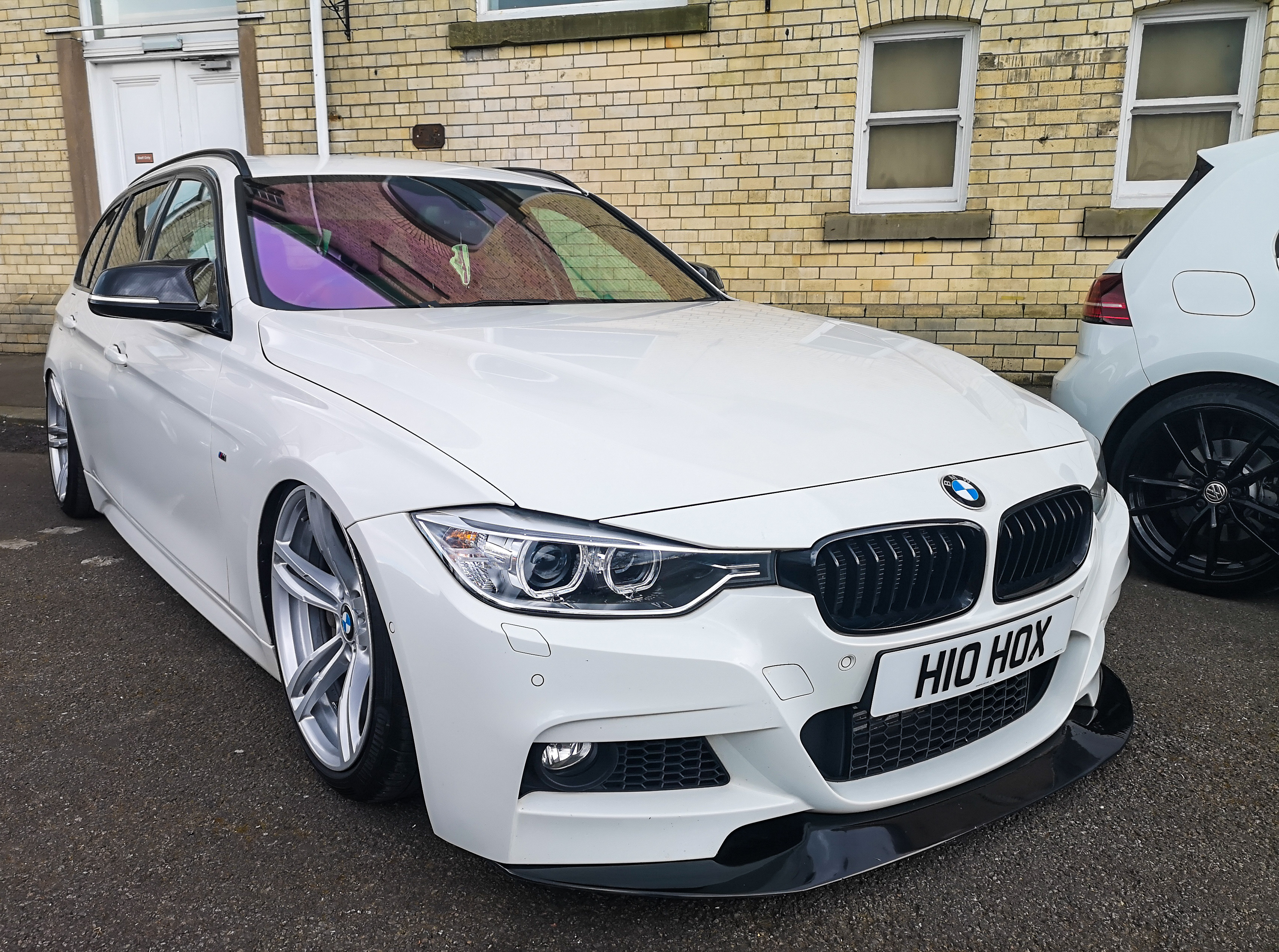 White BMW 3 Series Estate 