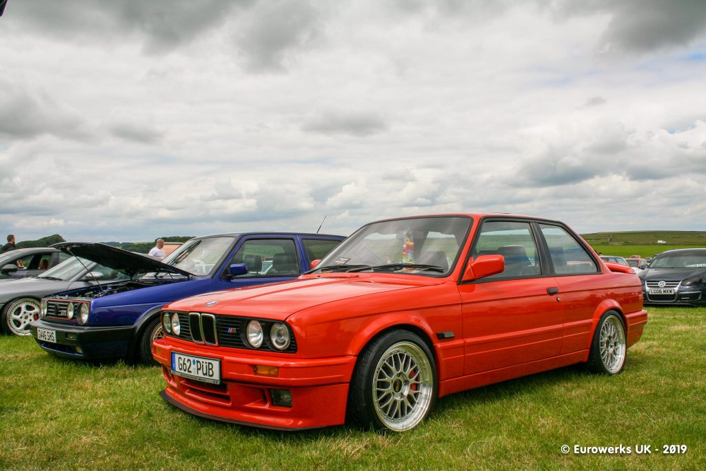 Red BMW E30 